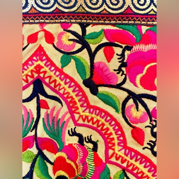 ✅🆕 Thai embroidered wristlet/clutch,fringe tassel, multi clr floral pattern 🌺🌸 - Picture 3 of 5